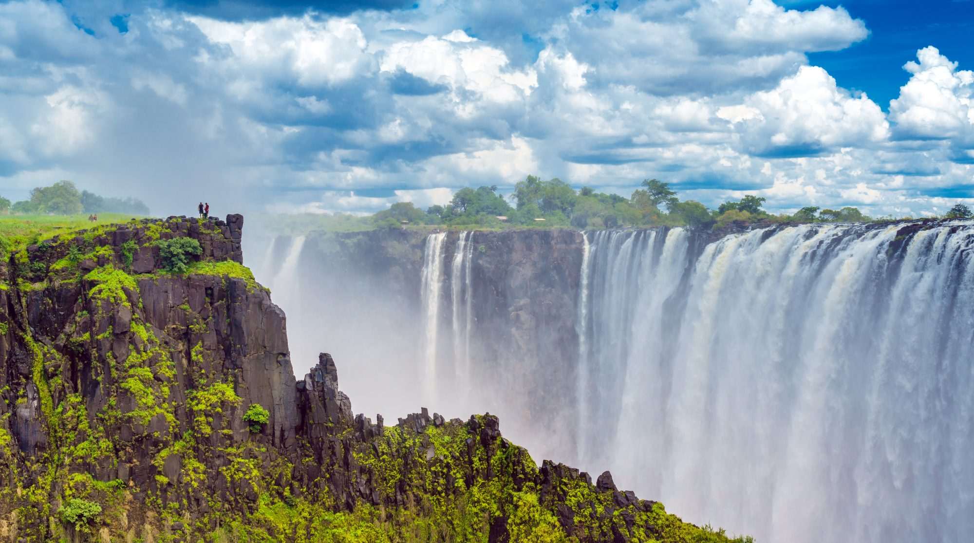 Fotobehang Afrikaanse Waterval met Groene Kliffen - Afbeelding 2