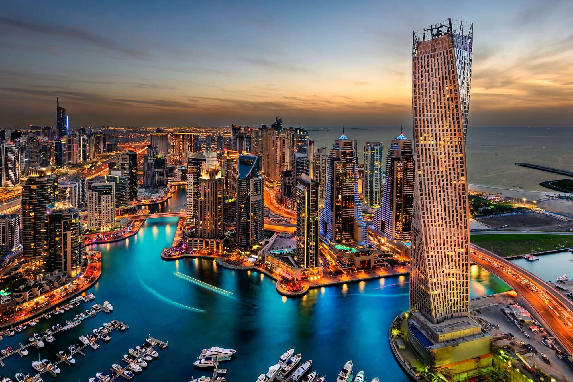 Fotobehang Dubai Marina bij Schemering met Skyline - Afbeelding 2