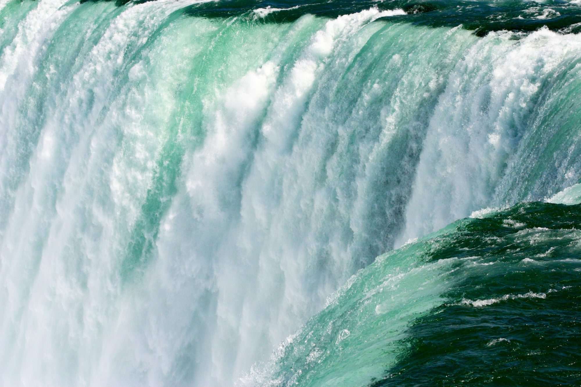 Fotobehang Krachtige Waterval Close-up - Afbeelding 2