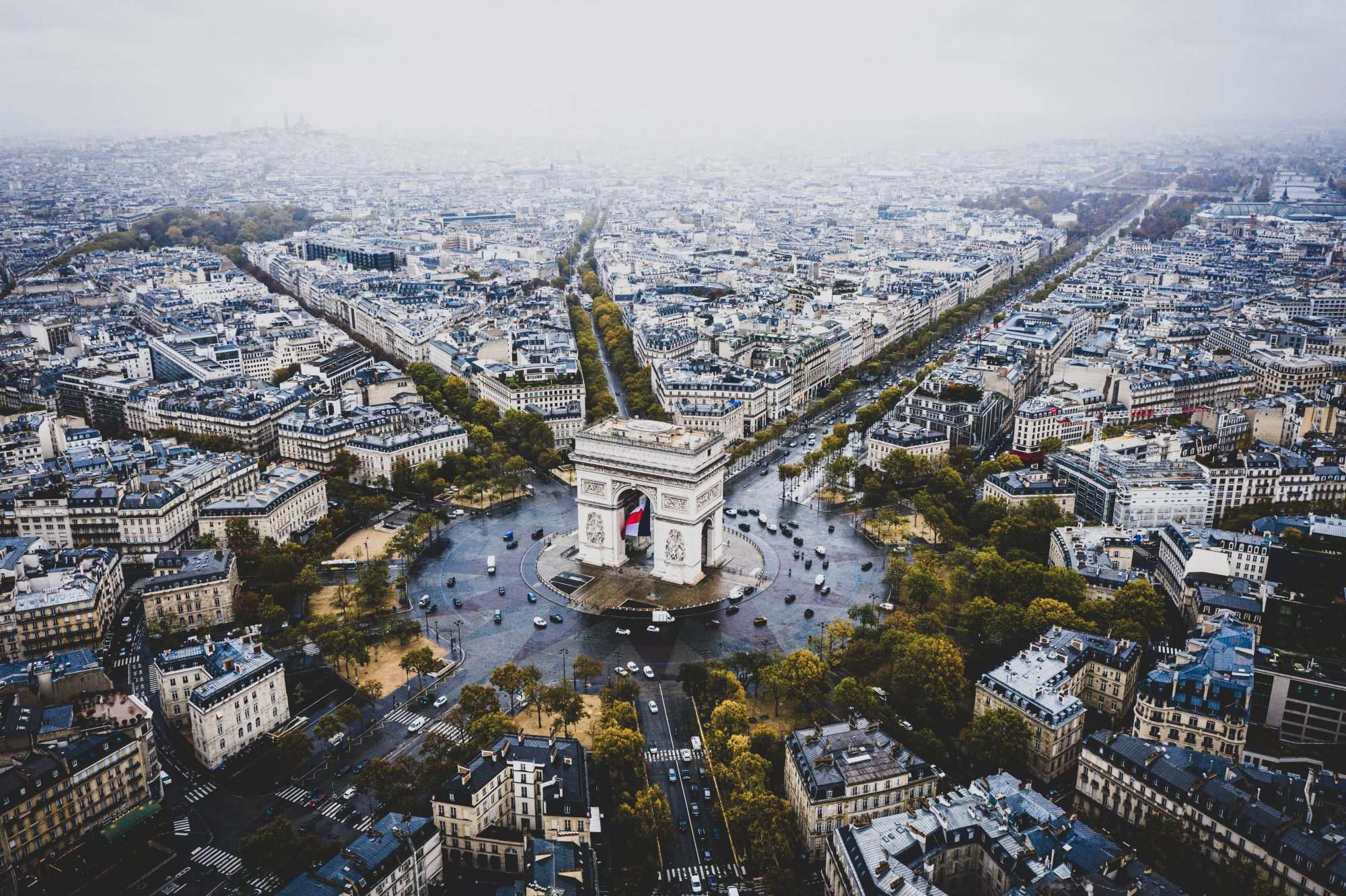 Fotobehang Luchtfoto Parijs met Arc de Triomphe - Afbeelding 2