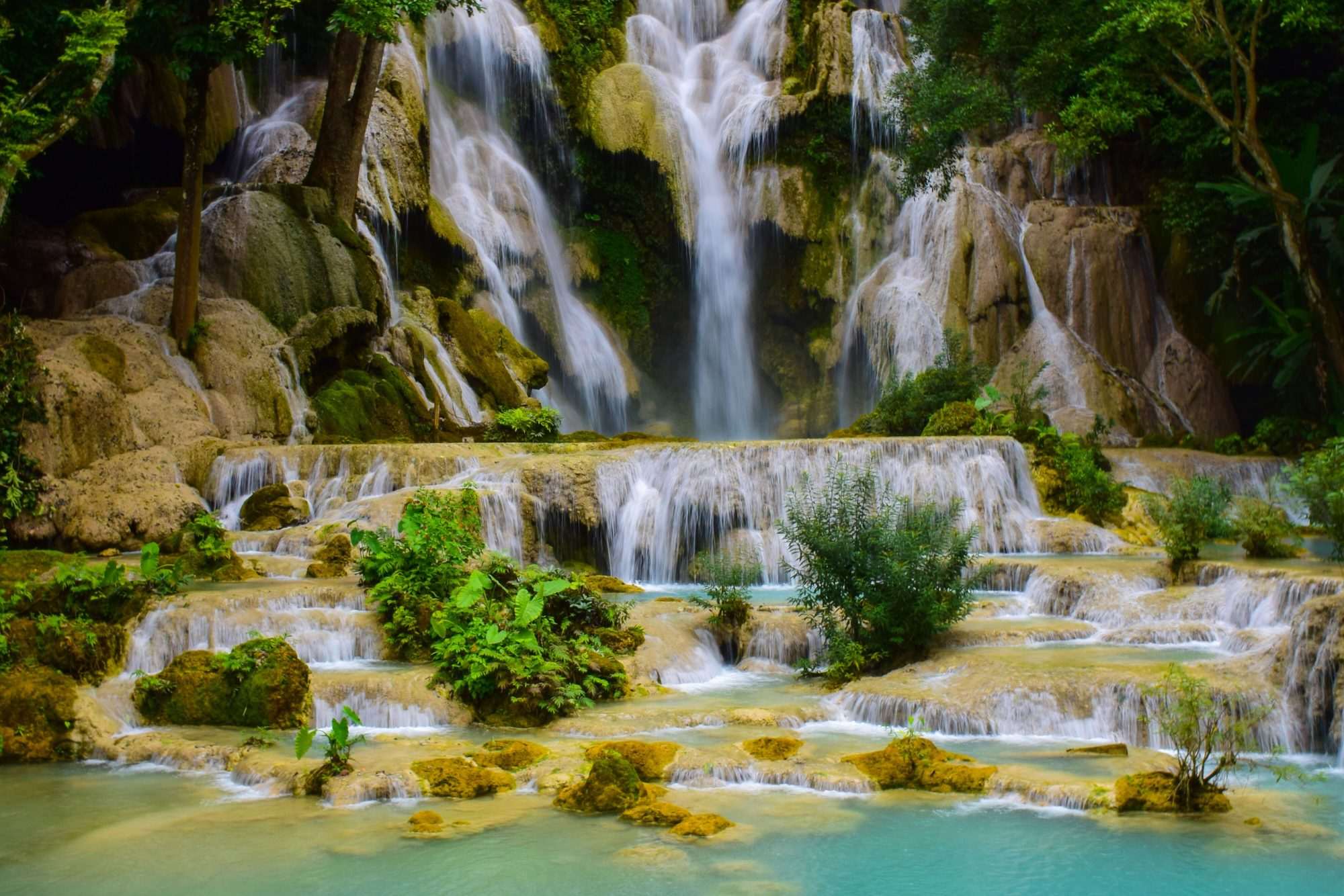 Fotobehang Tropische Trapsgewijze Waterval - Afbeelding 2