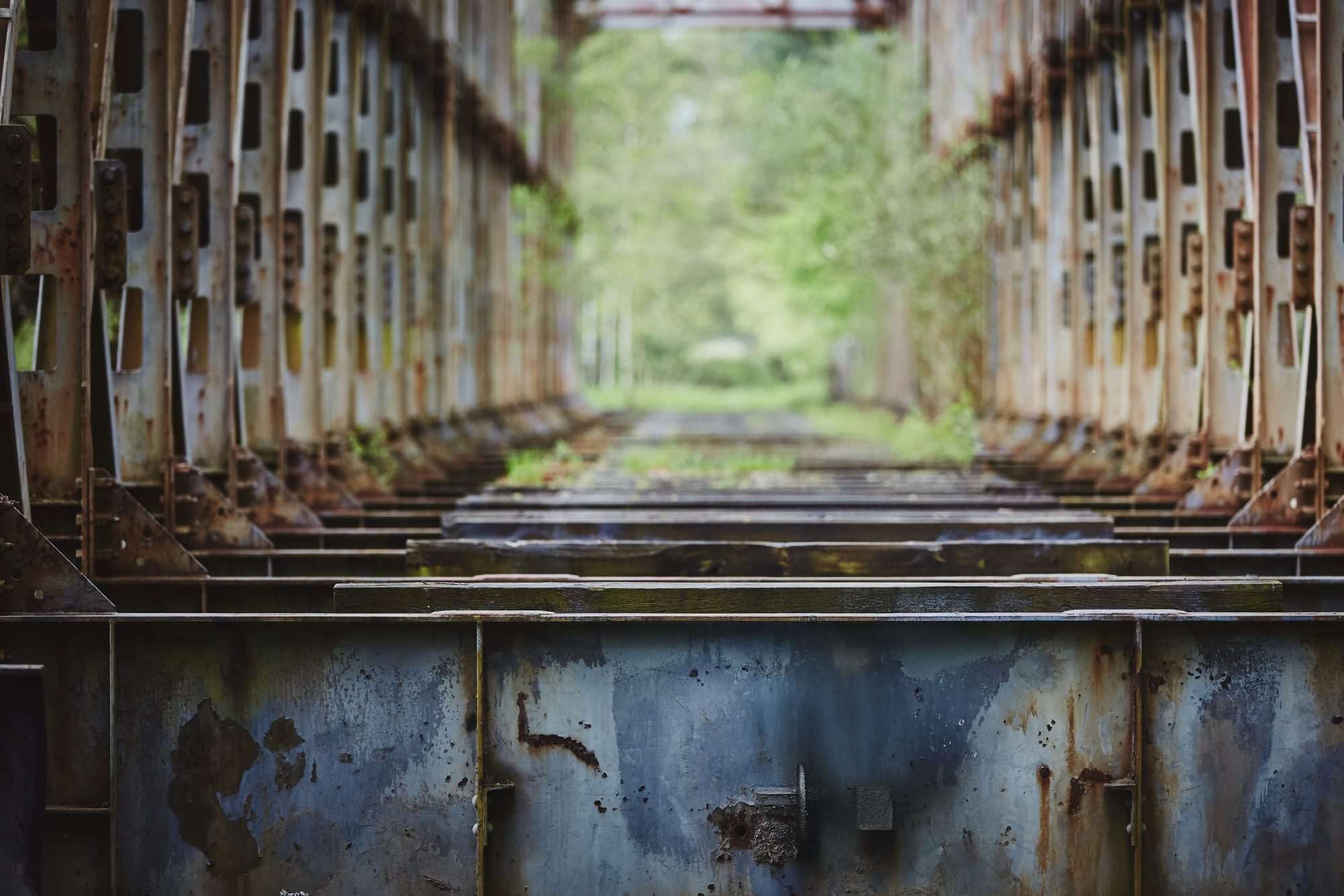 Fotobehang Verlaten Oude Brug - Afbeelding 2