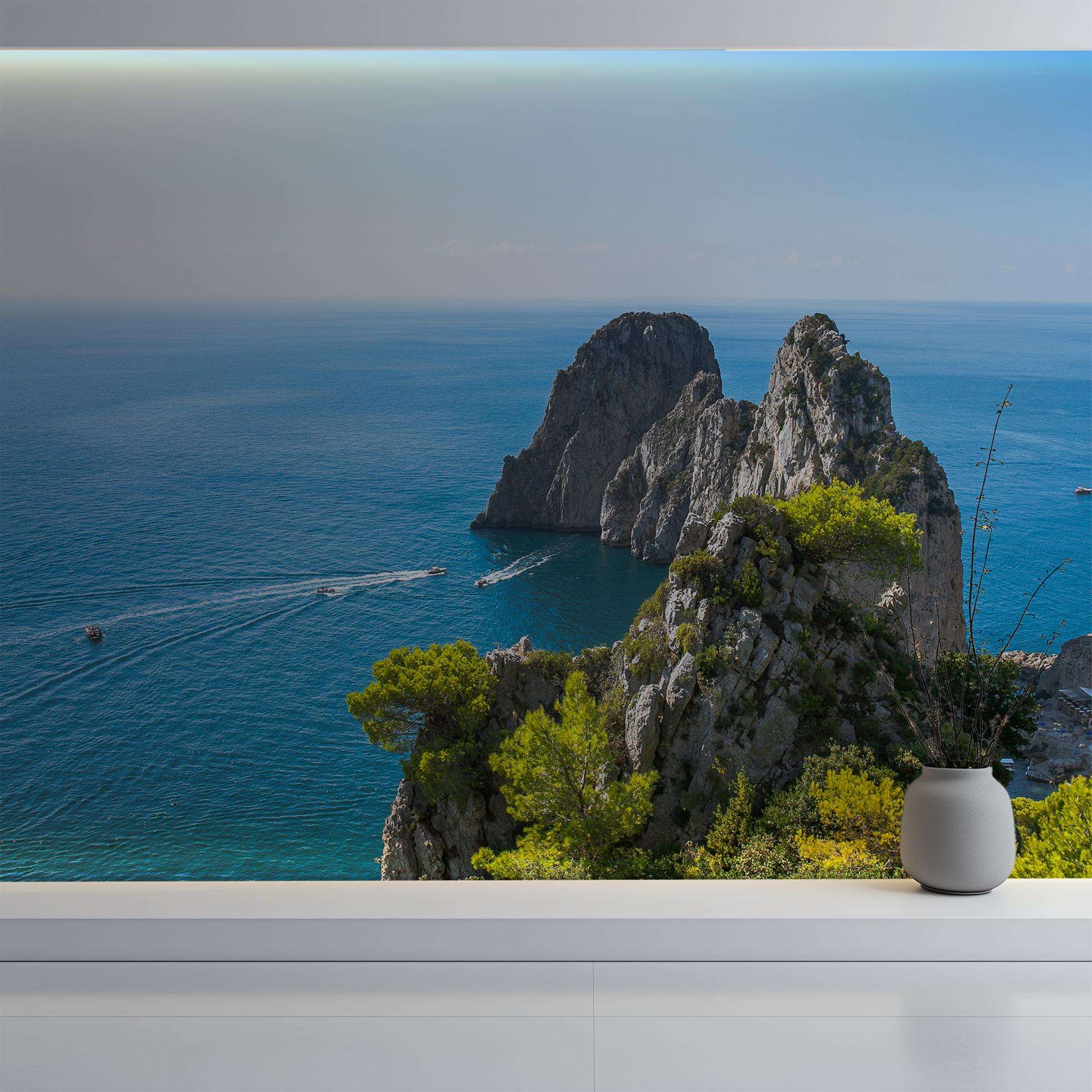 Fotobehang Rotsachtige Kust met Uitzicht over Zee
