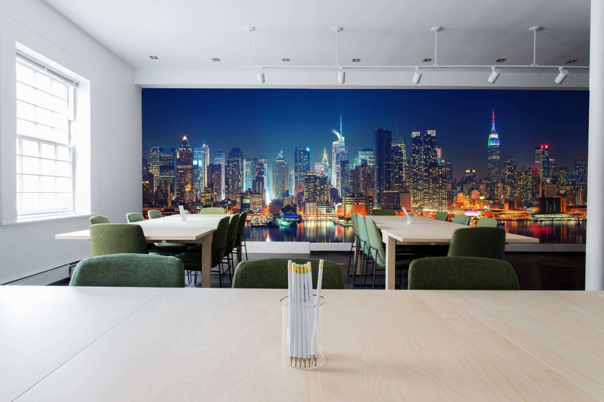 Fotobehang Skyline New York bij Nacht met Reflectie