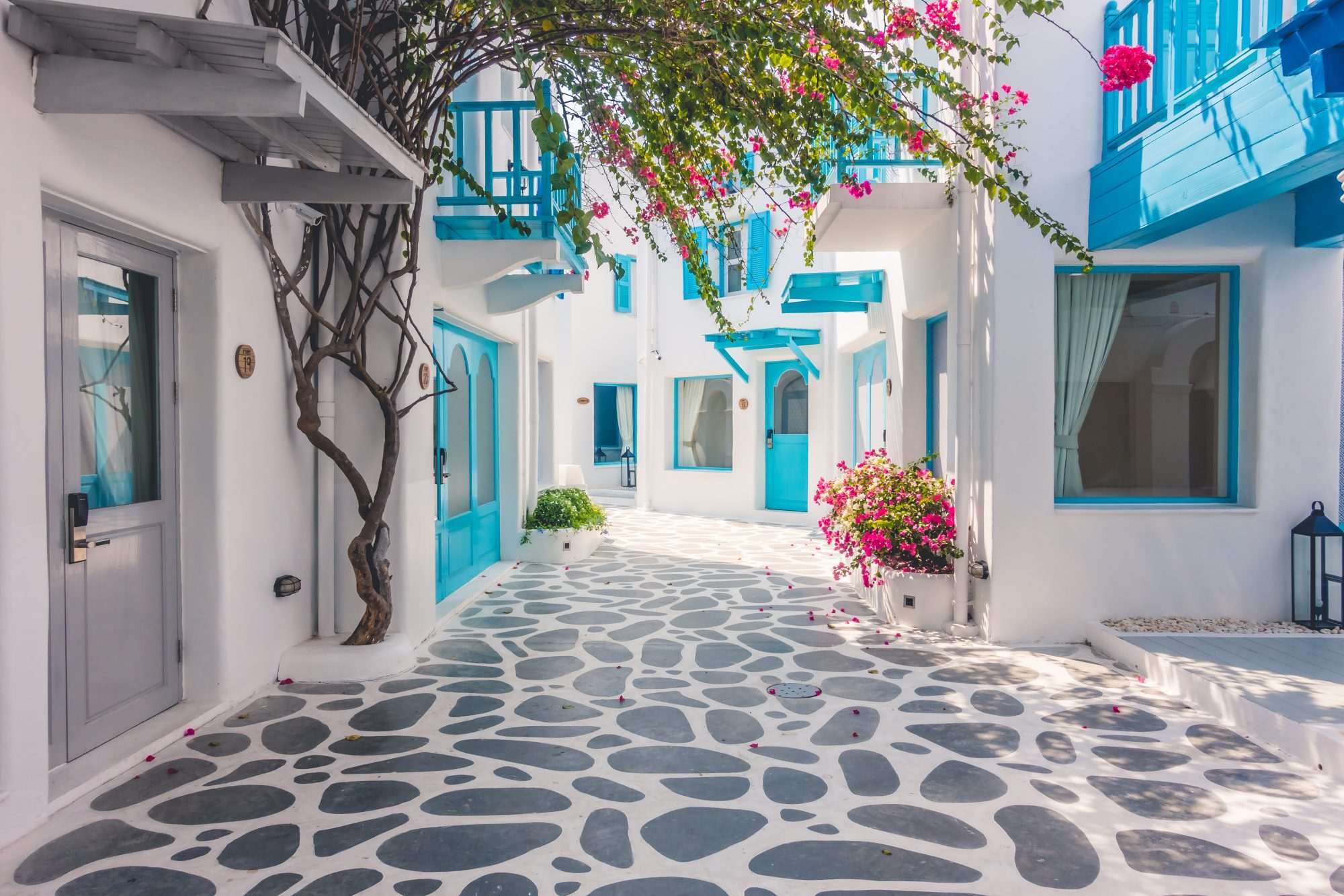 Fotobehang Grieks straatje op Mykonos - Afbeelding 2